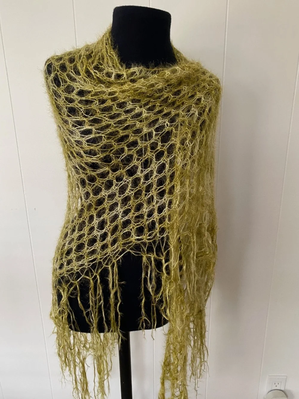 Wonderful Hand Knit Shawl - Picture 5 of 10